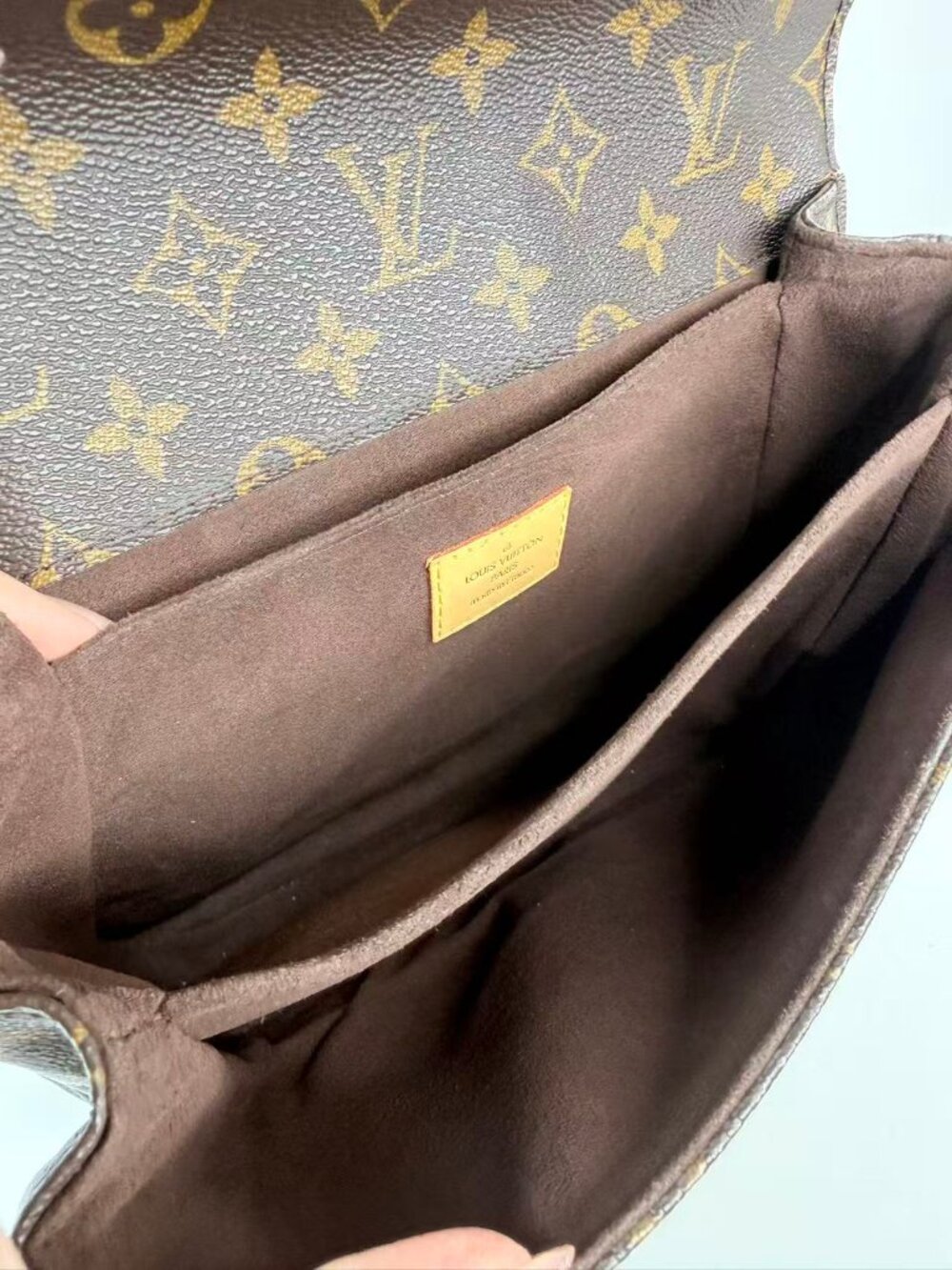 Louis Vuitton Pochette Metis - Picture 13 of 13